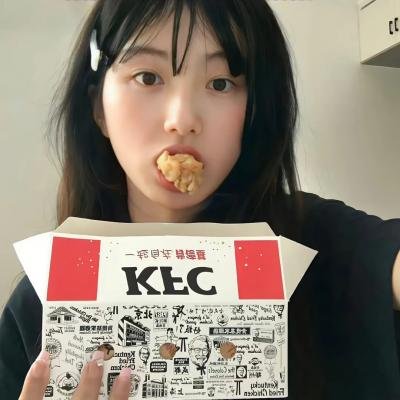 他从火光中走来